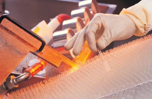 注塑模具首選鴻仁威爾