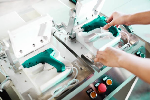 注塑模具首選鴻仁威爾