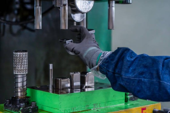 注塑模具首選鴻仁威爾