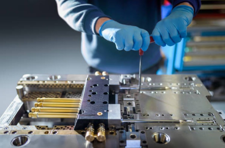 注塑模具首選鴻仁威爾