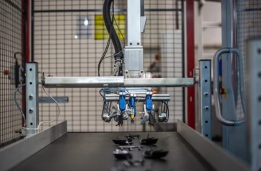 注塑模具首選鴻仁威爾