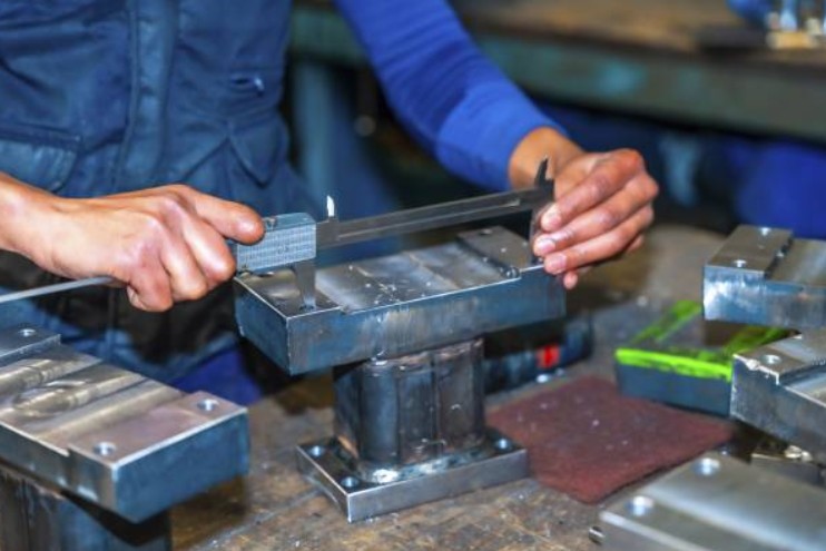 注塑模具首選鴻仁威爾