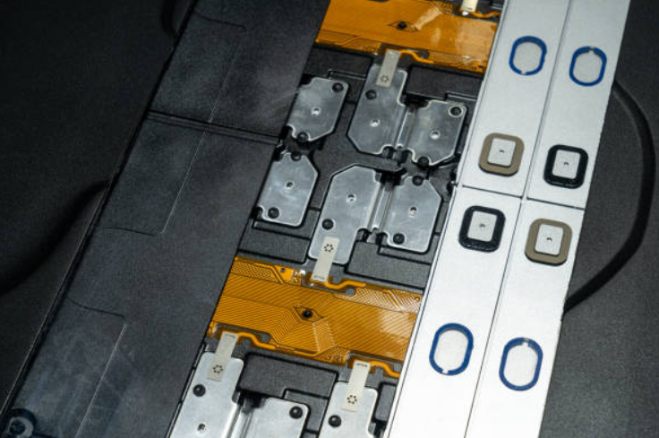 注塑模具首選鴻仁威爾