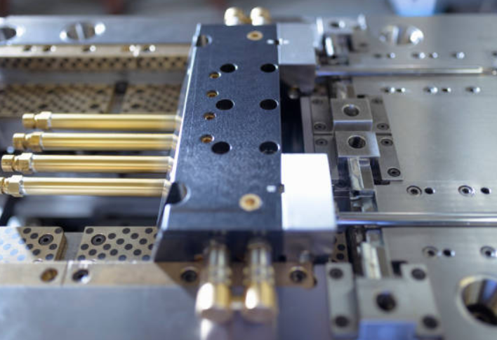 注塑模具首選鴻仁威爾