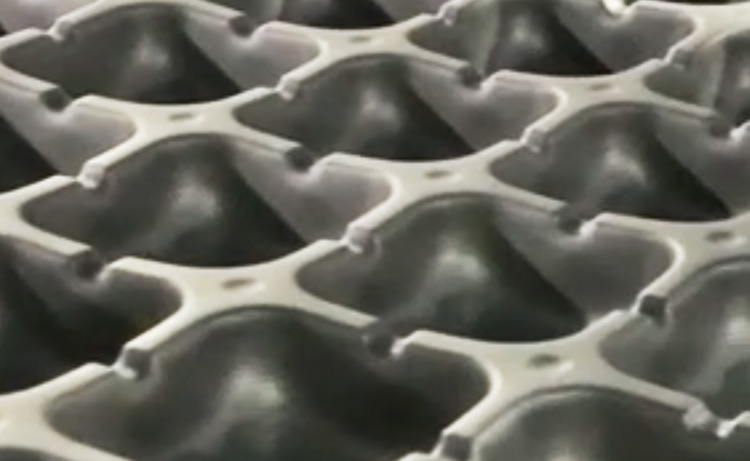 注塑模具首選鴻仁威爾