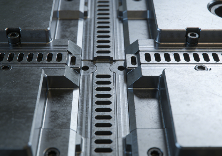 注塑模具首選鴻仁威爾