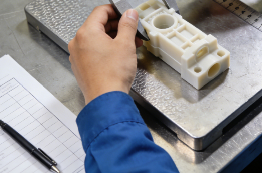 注塑模具首選鴻仁威爾