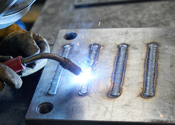 注塑模具首選鴻仁威爾