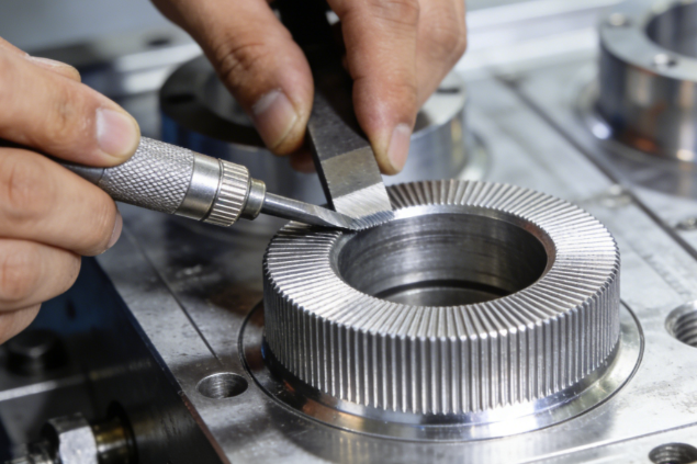 注塑模具首選鴻仁威爾