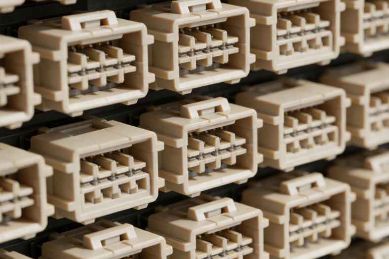 注塑模具首選鴻仁威爾